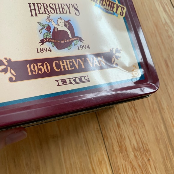 HERSHEY'S 1950CHEVY DIE CAST VAN 100th ANNIVERSARY - Picture 3 of 4